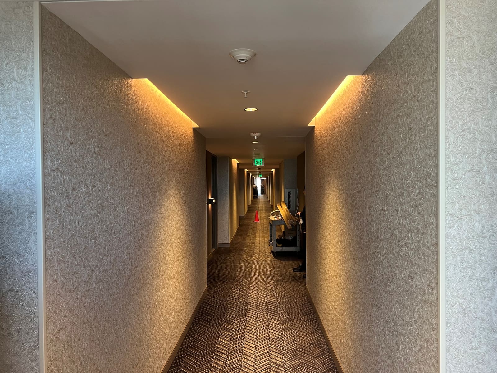 Enhanced cove lighting installation
